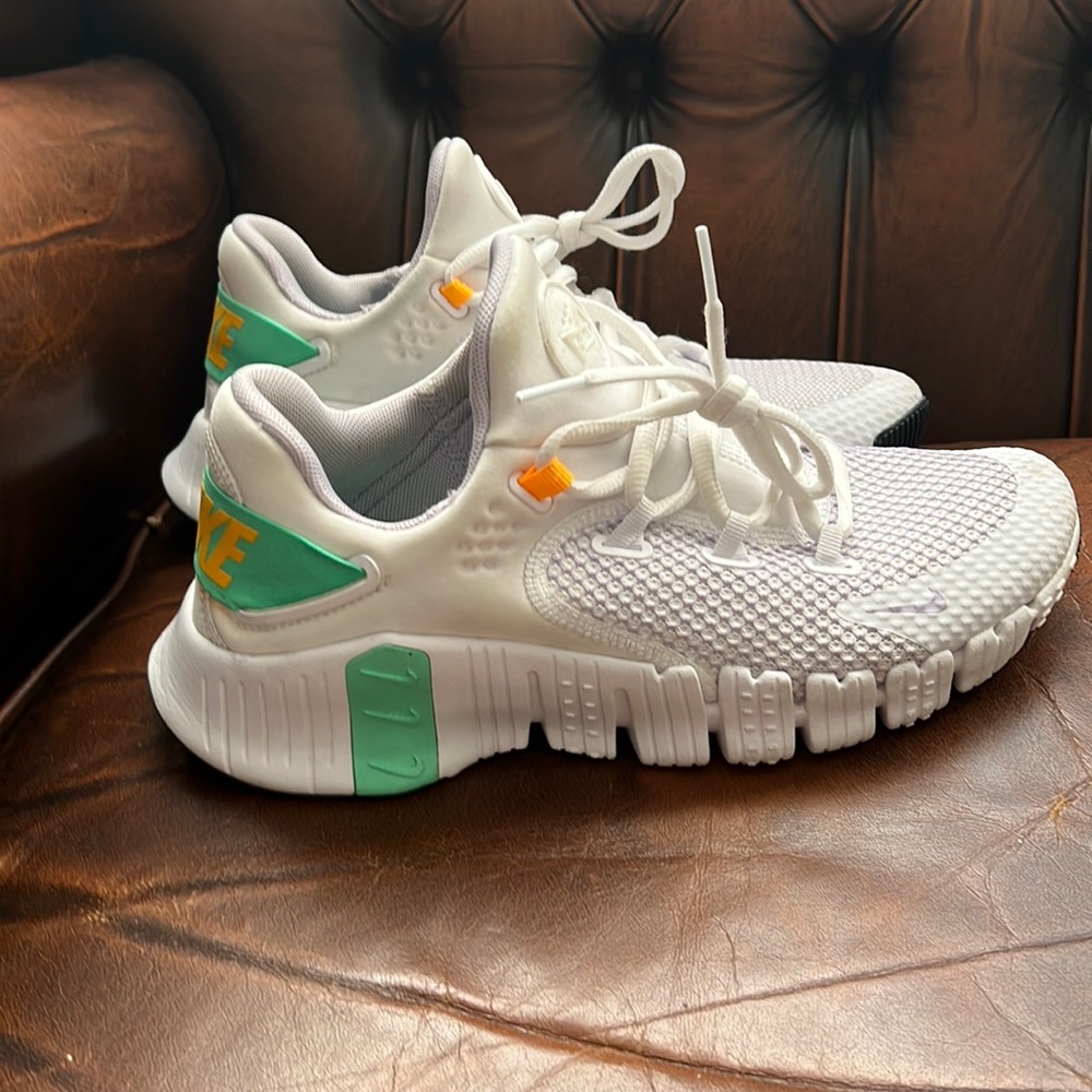 Nike Free Metcon 4 Training Shoe White orange Lilac 8M Womans